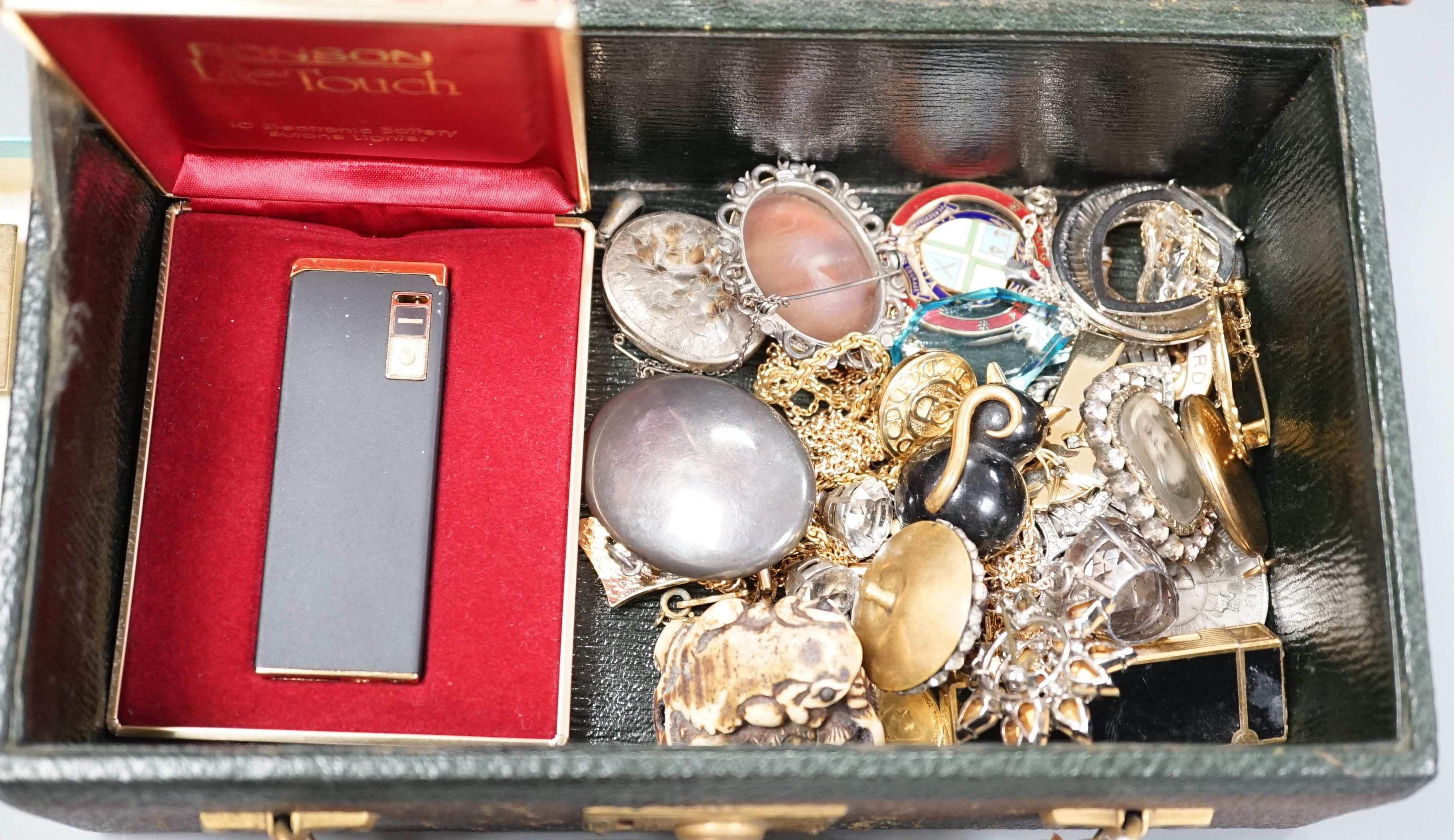 Mixed mainly costume jewellery including paste set necklace, pendant necklaces, silver lockets, lighters etc.